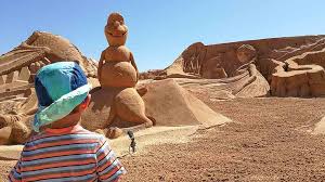Für den urlaub lohnt sich vor allem die westküste portugals, welche am kühlen atlantik liegt und damit sich im sommer nicht so sehr aufwärmt wie das warme mittelmeer. Portugal Mit Kindern Das Solltest Du Vor Dem Algarve Urlaub Wissen