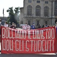 Ieri, 18 dicembre, in occasione della giornata di agitazione studentesca nazionale e di sciopero della dad noi studenti ci siamo mobilitati in tutta italia, tra piazze, scioperi molto partecipati fuori dalle. Scuola Domani Lo Sciopero Della Didattica A Distanza La Repubblica