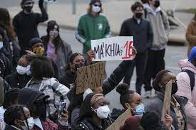 Hazel bryant, who identified herself as the victim's aunt, said that her teenage niece picked up a knife to defend herself during a fight with other people in the neighborhood. Ixxfmmcyauqu9m