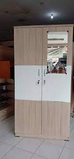 Keindahan sebuah ruang tamu atau kantor anda tentu menjadi hal yang sangat penting sebagai tempat penyimpanan buku supaya tidak berantakan. Lemari Pakaian Minimalis 2 Pintu Murah Mebel 799931882