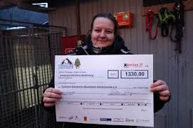 Guru pintar musterscheck fur spendenubergabe kostenlos spende fur die tafel in der corona krise gut angelegt. Nordmanntanne Paul Wurde Geschmuckt Spenden An Tierheim Feuerwehr Und Grundschule Ubergeben Ww Kurier De