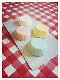 Shampoos lassen sich ganz leicht mit einigen einfachen zutaten mischen. Haarwaschseife Bestes Selbstgemachtes Shampoo Mix Dich Glucklich Thermomix Rezepte Fur Food Non Food Essen Kosmetik Putzmittel Etc
