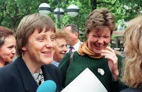 Jul 02, 2021 · auch die zufriedenheit mit der politischen arbeit der meisten spitzenpolitikerinnen sank. Angela Merkel Will Den Riss In Der Gesellschaft Kitten Kolnische Rundschau
