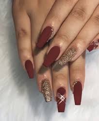 pin von sarah auf nails goldene acrylnagel kastanienbraune nagel goldene nagel