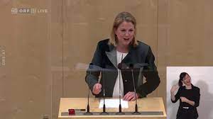 An occasion for oönachrichten to take stock of the smallest opposition party together with the political scientist peter filzmaier. Beate Meinl Reisinger 14 01 2021 Uber Den Neuen Arbeitsminister Und Die Lockdown Politik Youtube