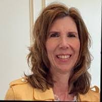 Leslie Wrobel's Instagram, Twitter & Facebook