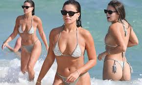 Brooks Nader flaunts her sculpted frame in a bikini at Miami Beach | Daily  Mail Online
