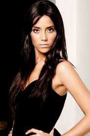 Instagram A Yukledigi Fotograflariyla Buyuk Ilgi Goren Cansu Dere Yardim Amacli Bir Sergi Acmak Icin Kollari Sivadi Ayrintilar A Kadin Guzel Kadinlar Unluler