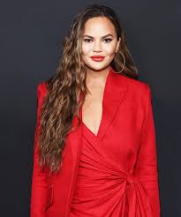 We did not find results for: Chrissy Teigen Posts Botox For Under Armpits Instagram