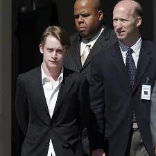 Culkin, 3 eylül 2009'da jackson'ın cenazesine katıldı. Macaulay Culkin Says He Shut Down James Franco Over Michael Jackson Doc Question Vanity Fair