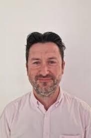 Phil Muir's Instagram, Twitter & Facebook