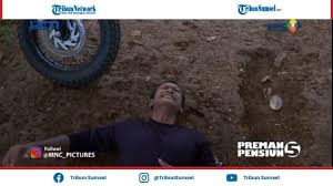 Dia bukan seorang perempuan yang menjual maruahnya tapi dia ialah nur adreiana, minah merah jambu. Preman Pensiun Episode 16 April 2021 Disuruh Kang Mus Ujang Gelagapan Berbicara Dengan Serena Halaman All Tribun Sumsel