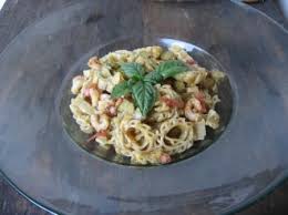 200 g di gamberetti sgusciati. Ricetta Pasta O Sole Mio Con Pesto Di Pistacchi Zucchine Gamberetti E Pomodorini Ideericette