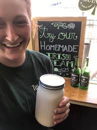 Jess Barry's Instagram, Twitter & Facebook