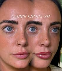 This one is for the “Lip liner & clear gloss” girls 💅🏼 Ombré Lip Blush  for for YOU 🤝🏼 This before & after though 🔥 @tinadaviesprofessional Wine  🍇 & Cinnamon 🐻 @mara.colors