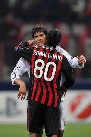 Saturday, august 7 15:59:05| >> :60:2865:2865: Real Madrid S Brazilian Midfielder Kaka L Hugs Ac Milan S Brasilian Forward Ronaldinho At The End Of Their Uefa Champions League F Foto Di Calcio Calcio Foto