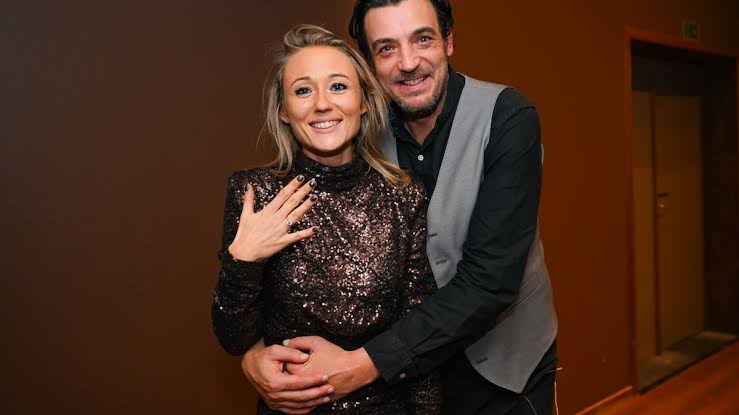 Of mijn mama naar ons huwelijk zal komen?”: Dylan, zoon van Wendy Van Wanten,  gaat trouwen met zijn Amber | Showbizz | HLN.be