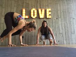 This is the place where you meet real people, real teachers and make real experiences. Ausgebucht Yoga Running Retreat 2020 Yogazeit Strala