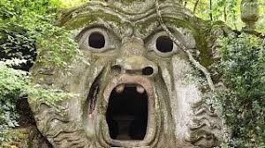 È il rinascimento e proprio in questo periodo nascono, tra tante altre cose dopo secoli di oscurantismo, lo stile grottesco e il giardino italiano. Bomarzo Il Turista Il Parco Dei Mostri Youtube