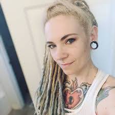 Tracey Remington's Instagram, Twitter & Facebook