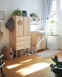 Comment transformer un porte revues ikea en vide poches super. Children S Nursery In Wood And White Meubles De Chambre De Bebe Decoration Maison Chambre Bebe