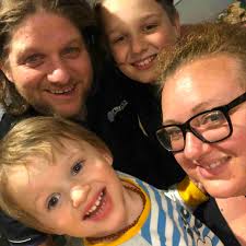 Pamela Blewett's Instagram, Twitter & Facebook