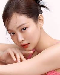 Jennie Tu's Instagram, Twitter & Facebook