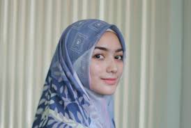 Citra kirana memutuskan berhijab pada bulan mei 2019 seusai dia menunaikan ibadah umroh ditanah suci. Sahabat Isyaratkan Citra Kirana Dan Rezky Aditya Nikah Tahun Ini Okezone Celebrity