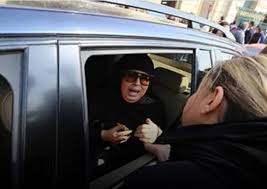 May 22, 2021 · بعد مشاركتهم ظهر الجمعة في تشييع جثمان زميلهم الراحل، وبكائهم عليه، في ظل الظروف التي تتعرض لها عائلته، ومرور زوجته دلال عبد العزيز بأزمة صحية، وتواجدها في المستشفى تصارع فيروس كورونا. Ø¨Ø§Ù„ØµÙˆØ± Ø¥Ù†Ù‡ÙŠØ§Ø± Ø¥Ù„Ù‡Ø§Ù… Ø´Ø§Ù‡ÙŠÙ† ÙˆÙÙŠÙÙŠ Ø¹Ø¨Ø¯Ù‡ ÙˆØ¯Ù„Ø§Ù„ Ø¹Ø¨Ø¯ Ø§Ù„Ø¹Ø²ÙŠØ² ÙÙŠ Ø¬Ù†Ø§Ø²Ø© Ù†Ø§Ø¯ÙŠØ© Ù„Ø·ÙÙŠ Laha Magazine