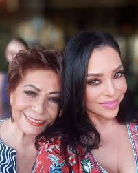 Inaugurando EL REY DEL CABRITO de la Torre TOP. En la imagen se aprecia de  derecha a izquierda, a mi Ex Marido (de camisa Azúl Jesus Alberto Martínez  Garza) mi hijo Jesús