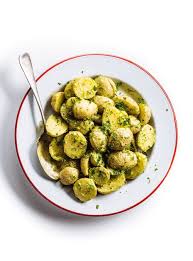 Salade De Pommes De Terre Et Vinaigrette Cremeuse Aux Herbes Ricardo Recipe Vegetarian Recipes Vegetable Recipes Potatoes