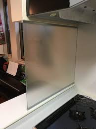 こちらはフロストガラスといって 目隠しになるガラスです オイルガード ウォールタイプ は 油はね 水はねをガード 煙もリビングへの侵入を防ぎます キッチン 目隠し キッチン キッチンカウンター 目隠し