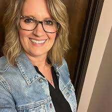 Jill Mock's Instagram, Twitter & Facebook