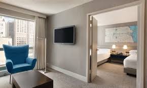 Chicago hotel rooms suites emby by hilton. Hilton Downtown Chicago Hotel Suites On The Mag Mile