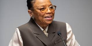 Carol Carter-Estes McCright sworn in as JMCSS board member