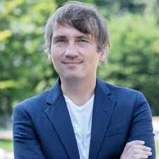 Auch wenn man es von seinen Beats glauben könnte, abgebildet ist hier nicht  David Guetta, sondern DJ h.c. Prof. Dr. Oliver Kramer, den ihr ab 2 Uhr  live im Cubes erleben könnt! @