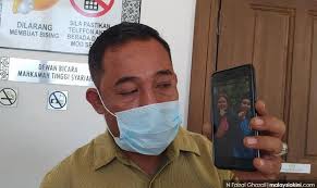 Akhir pekan tiba, pagi menyongsong, matahari perlahan terbit dari timur memancarkan sinar pelita, tentu menyenangkn dan bahagia bagi keluarga pak haris, terutama bayu. Terlalu Rindu Cik B Dan Kacak Bekas Suami Datuk Vida Buat Tuntutan Hadanah Saya Terasa Hati Ada Hubungi Mereka Tapi Orang Lain Jawab Sensasi Mstar