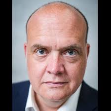 Elizabeth Ralph (@EFRalph)