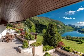 L anno prossimo vorremmo fare vacanze estive in agosto al lago di molveno, volevo chiedere dove andare la sera, se c è vita , fiere o altro o li nei paesi vicini. Villa Sissi Appartamento Molveno