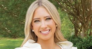 Lauren Sands's Instagram, Twitter & Facebook