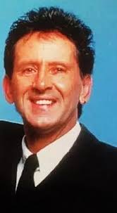 THE SEARCHERS -Awesome -FRANK ALLEN -Bass Guitarist /Vocals who joined in  1964 , is 81 today , -line up photos with MIKE PENDER-JOHN McNALLY -CHRIS  CURTIS then JOHN BLUNT A Very Happy