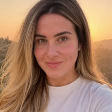 Truly honored to be recognized by The Latin American Lawyer 🙏🏻 — and  seeing Virtu GNL alongside my name makes my life's purpose even clearer.  ______ É uma honra ser reconhecida pelo