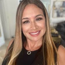 Stephanie Midkiff's Instagram, Twitter & Facebook