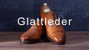 Schuhe putzen ist nicht schwer, wenn man die richtigen handgriffe kennt. Schuhpflege