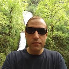 Let's rewind to the mid-2000s. Domino's had dominated the pizza industry  with one simple promise: “30 minutes or it's free.” Speed was their  priority. Quality? Not so much. For years, this approach