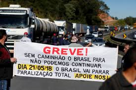 No último dia cinco, entrou em vigor o aumento de 3,7% do diesel nas refinarias e 6% na gasolina. Greve De Caminhoneiros Ameaca Abastecimento De Produtos No Varejo Veja