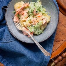 Rezept Von Jamie Oliver Salat Von Kartoffeln Mit Lachs Gurken Dill Dressing Leckere Gesunde Rezepte Salat Mit Lachs Vegetarische Mahlzeiten