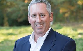 Lou Raymond's Instagram, Twitter & Facebook