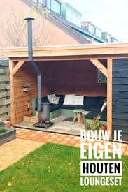 Eine Holzerne Lounge Fur Ein Uberdachtes Dach Durch Diesen Pin Sage Ich Dir Wie Du Diesen Durch Holzer Backyard Patio Backyard Backyard Storage Sheds