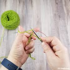 I always start new knitters on wood or bamboo needles, since they grip the stitches better than metal. Knitting 101 How To Long Tail Cast On Knitfarious
